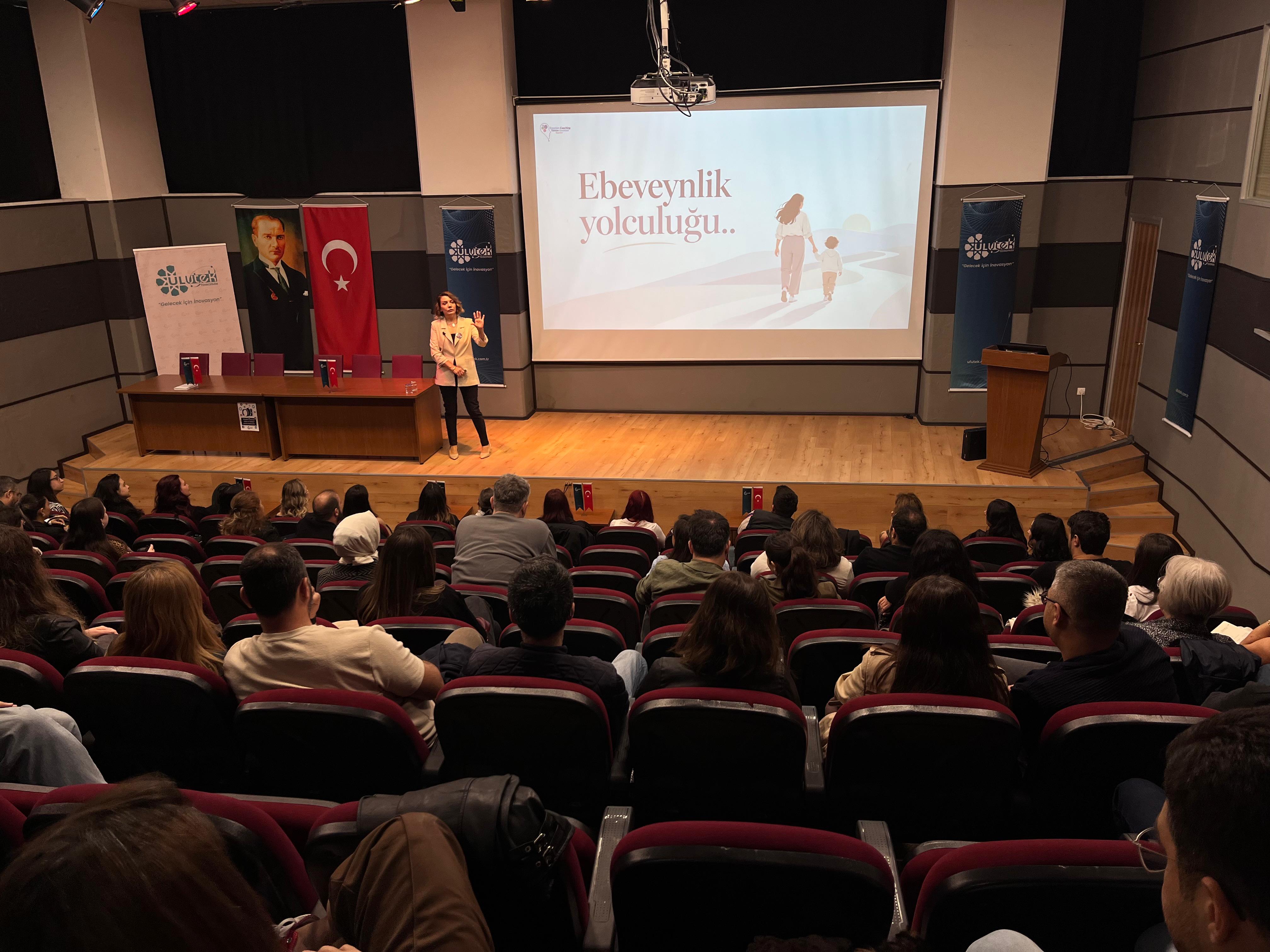 Enstitümüzün kurucusu Prof. Dr. Nalan Kuru, Duygu Dostu Okullarımızdan Saygınkent Anaokulu’nun ebeveynleri ile yüz yüze Duygu Dostu İletişim Eğitimi kapsamında bir araya geldi